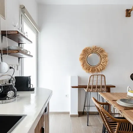 Maroussa's In Town With Sea View Apartamento