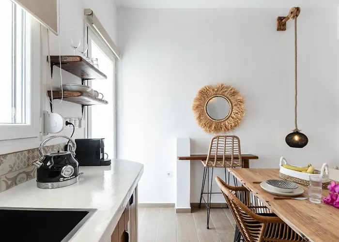 Maroussa's In Town With Sea View Apartamento