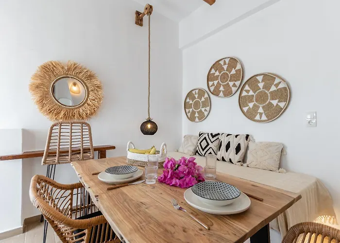 Maroussa's In Town With Sea View *