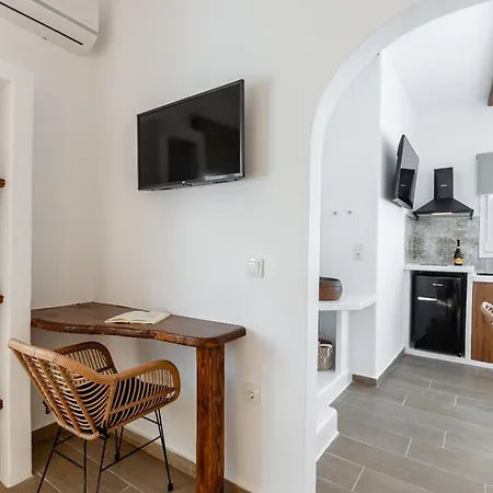 Maroussa's In Town With Sea View Апартаменты