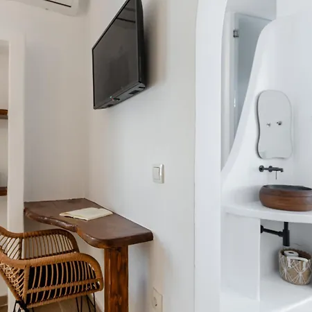 Maroussa's In Town With Sea View *