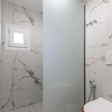 Maroussa's In Town With Sea View Апартаменты *