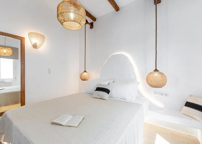 Maroussa's In Town With Sea View