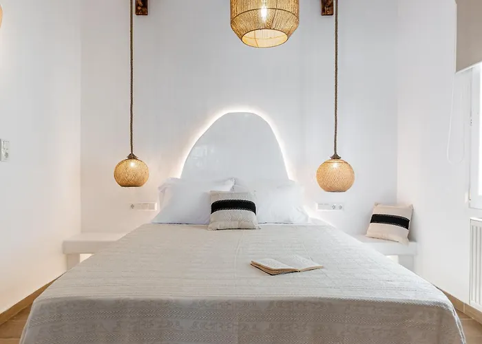 Maroussa's In Town With Sea View *