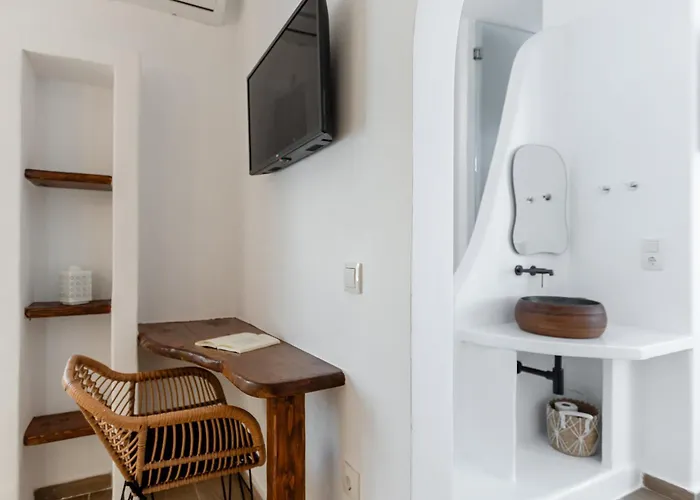 Maroussa's In Town With Sea View *