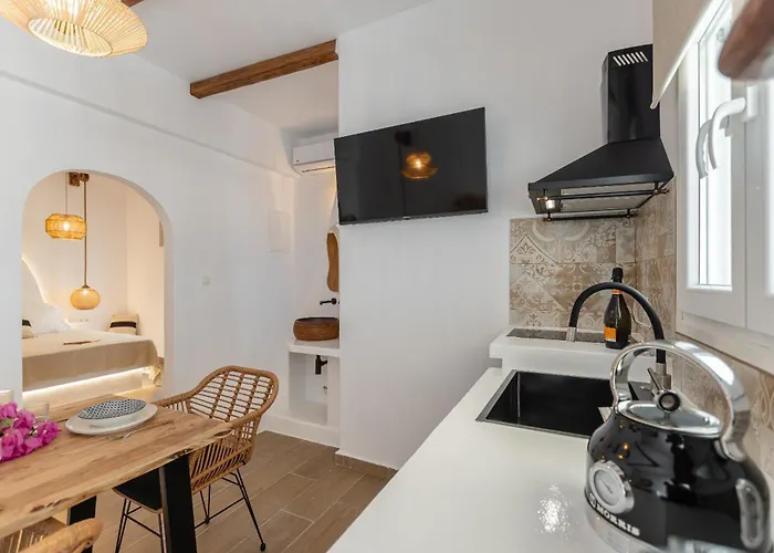 Maroussa's In Town With Sea View Apartment *