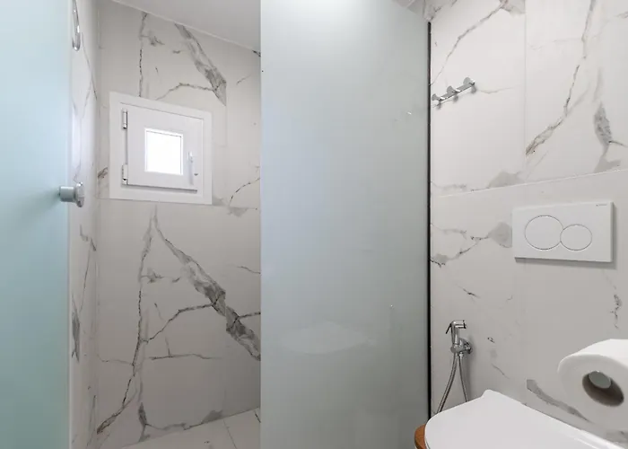 Maroussa's In Town With Sea View Apartment *