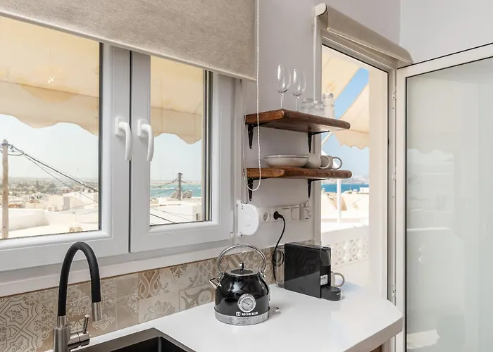 Maroussa's In Town With Sea View